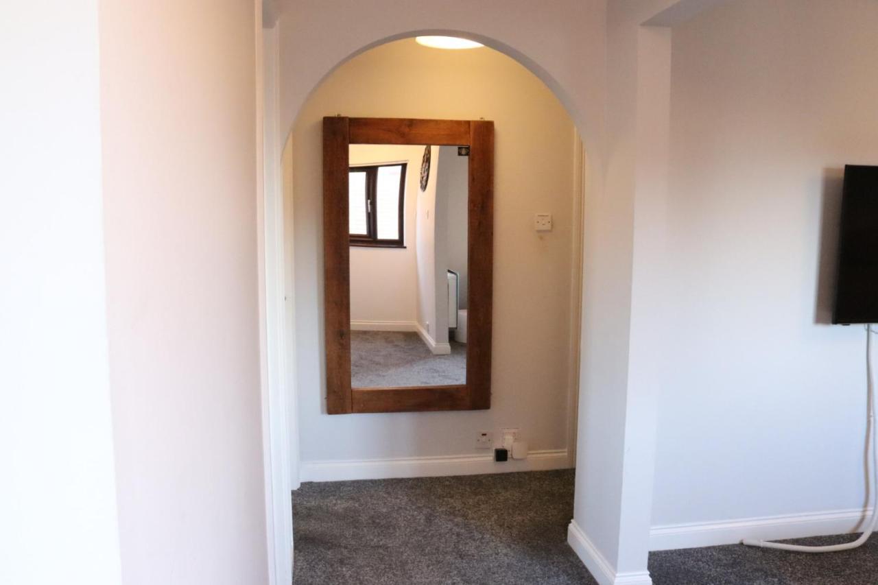 Garland Modern Apartment With Private Garden & Parking Dartford 5 Екстер'єр фото